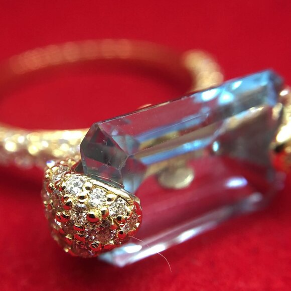 NEVER WORN Stunning 18KT YG Sky Blue Topaz & Diamond Ring. - Picture 1 of 12